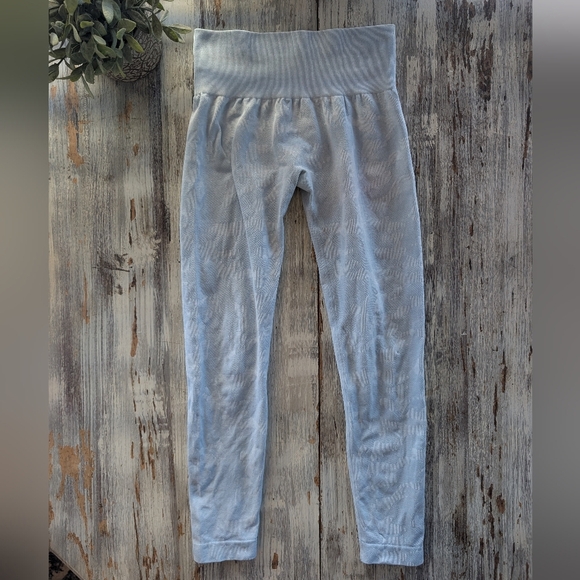 NVGTN Seamless Camo Leggings Icy Blue Womens Medium - Picture 3 of 8